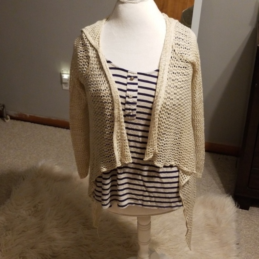 Crotchet beige cardigan‎